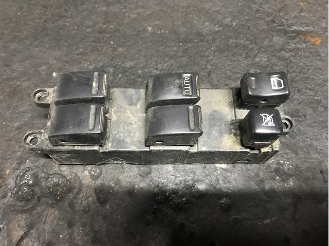 Кнопки переднего левого стеклоподъемника 25401VB500 NISSAN