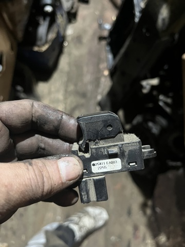 25411EA003 NISSAN Кнопка включения мотора стеклоподъемника задняя купить в Винница