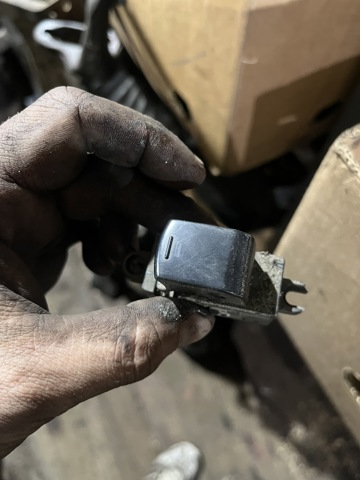 Кнопка подъемника задних стекол 25411EA003 NISSAN