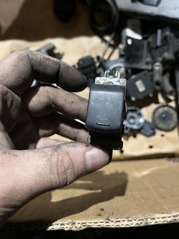 Кнопка включения мотора стеклоподъемника задняя 25411EA00A NISSAN