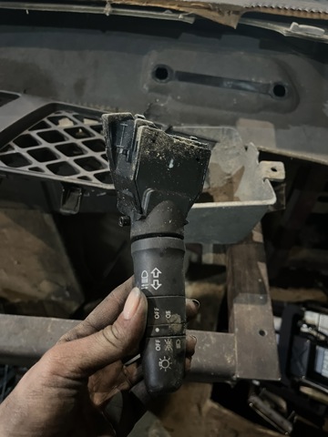 Левый подрулевой переключатель 255408H701 NISSAN