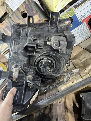 26010EB30C NISSAN Правая фара купить в Хмельницкий