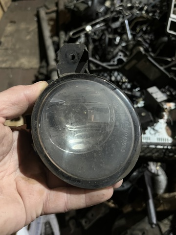Противотуманка правая 261508H925 NISSAN
