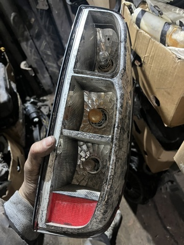 Правый стоп-сигнал 26550EB383 NISSAN