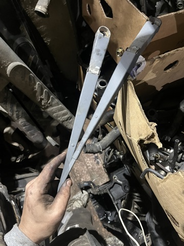 Рычаг дворника 28881EB300 NISSAN