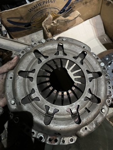 Корзина диска сцепления 302108H801 NISSAN