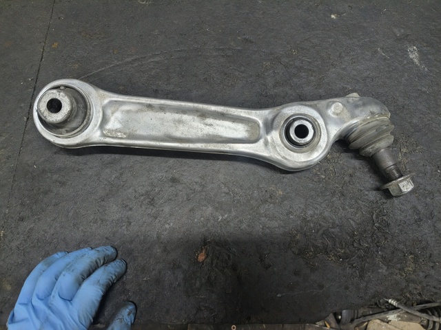 31126798107 BMW Рычаг передней подвески нижний левый купить в Украина