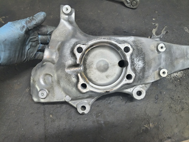 BMW 31216775767 Цапфа передняя левая в наличии Павлоград