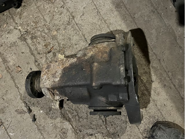 Редуктор заднего моста 33107504997 BMW