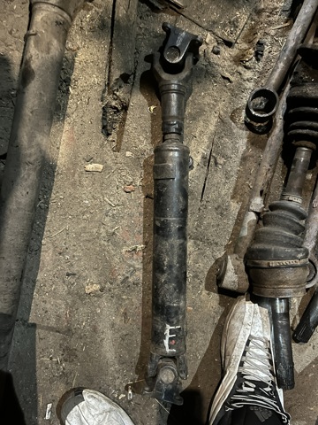 Передний карданный вал 372002X800 NISSAN