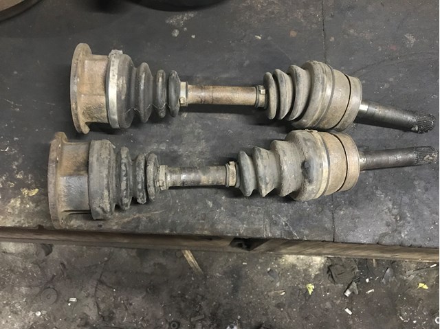 Ось передняя в сборе 391007F00A NISSAN