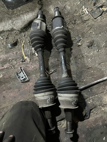 Полуось (привод) передняя 39100EB310 NISSAN