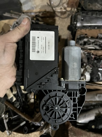 Привод электростеклоподъемника задний 3D0959795C VAG
