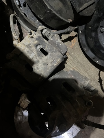 Суппорт тормозной передний левый 41011EB32A NISSAN