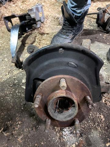 Кожух тормозного диска переднего правого 411512Y000 NISSAN