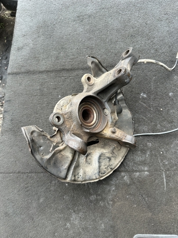 Цапфа - поворотный кулак задний, правый 4230405100 TOYOTA