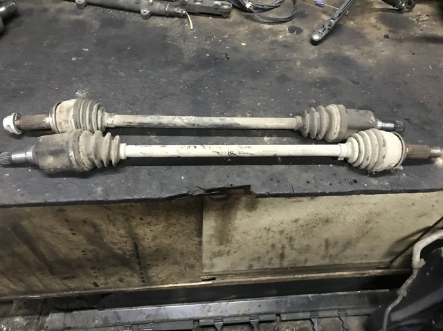 Полуось задняя, правая 42310SXSA01 HONDA