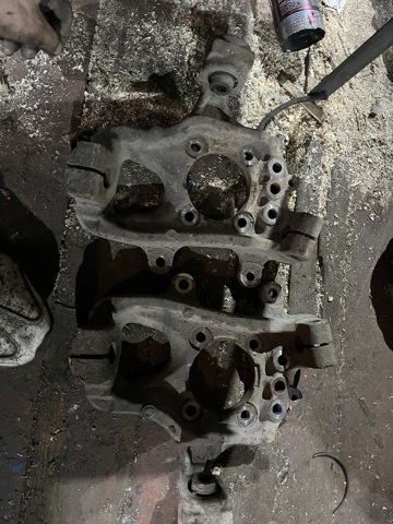 Цапфа - поворотный кулак задний, правый 43018EB300 NISSAN