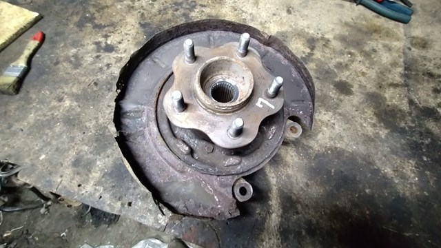 Цапфа (поворотный кулак) задний левый 430198H300 NISSAN