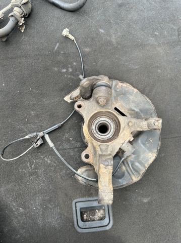 Цапфа (поворотный кулак) передний правый 4321105051 TOYOTA