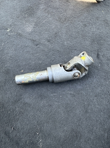 Вал рулевой колонки, нижний 4522105010 TOYOTA