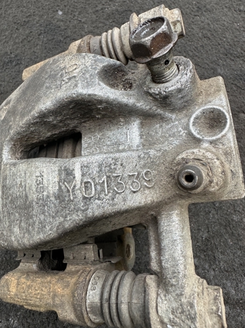 Суппорт тормозной задний правый 4773005070 TOYOTA