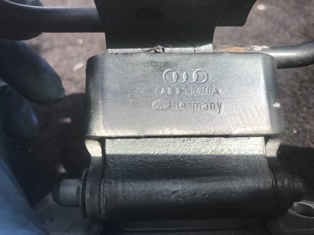 4A0833411A VAG Петля двери задней левой купить в Чернигов