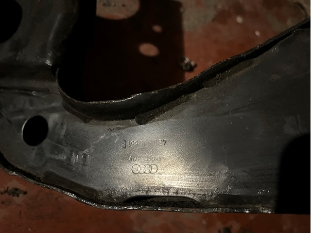 VAG 4B0805851E Усилитель суппорта радиатора, нижний в наличии Кривой Рог