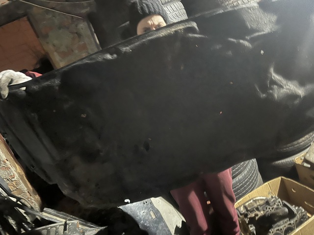 Обшивка капота 4B0863825AJ VAG