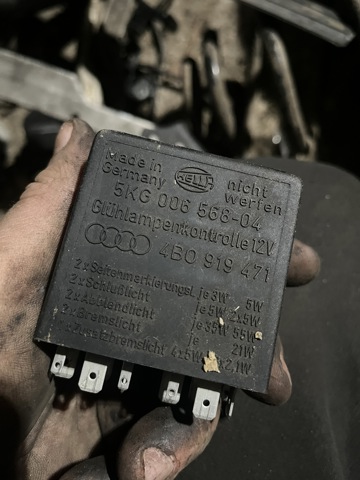 Реле указателей поворотов Audi A2