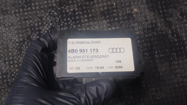 Блок управления сигнализатора движения 4B0951173 VAG