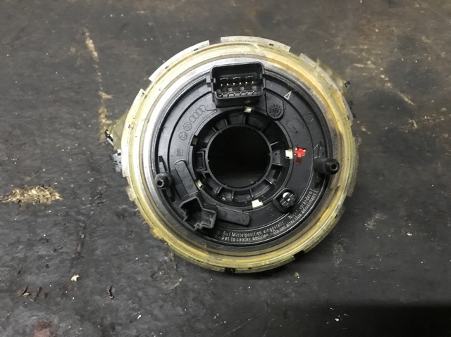 Кольцо контактное, шлейф руля Audi A8 D3