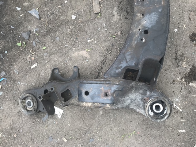 4F0399313AE Балка крепления коробки передач купить Одесса