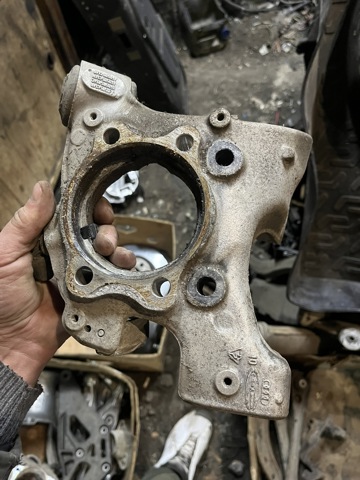 Цапфа поворотного кулака 4F0505434G VAG