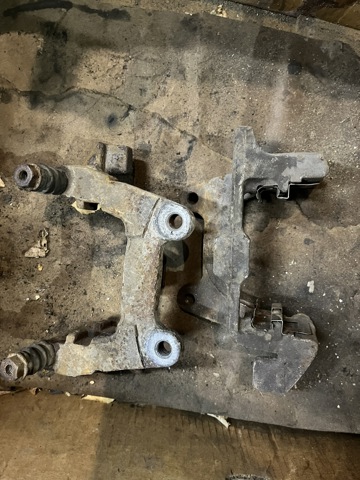 Скоба суппорта заднего 4F0615426D VAG