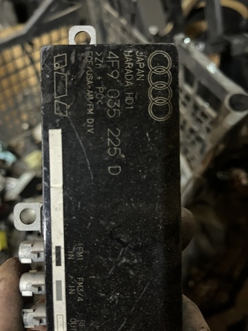 4F9035225D Усилитель сигнала антенны купить Львов