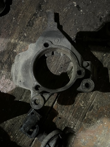 Кулак поворотный передний левый 5011977AB CHRYSLER