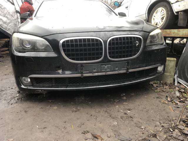 Передний бампер 51117238751 BMW