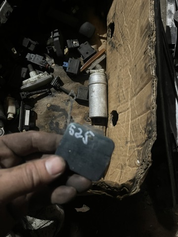 Заглушка бампера буксировочного крюка, задняя 51128219075 BMW