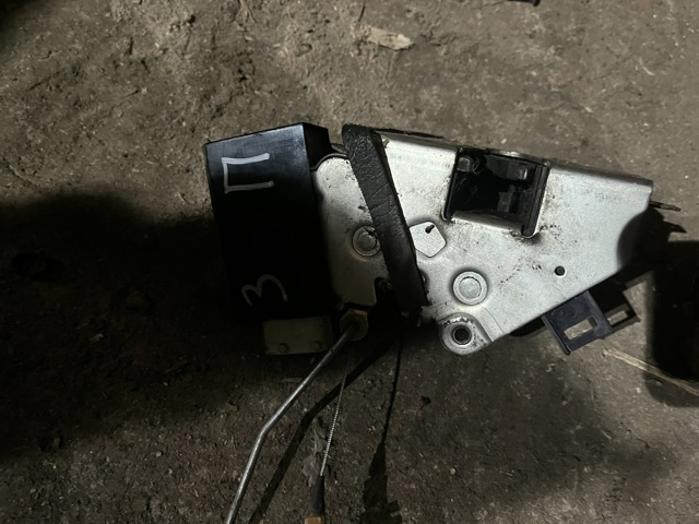 Замок задней левой двери 51228125671 BMW