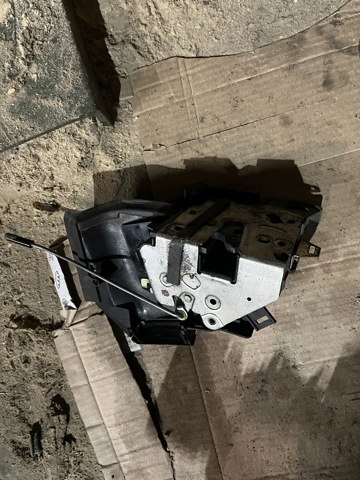 Замок задней правой двери  51228125672 BMW