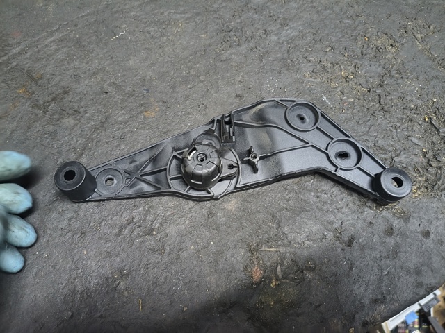 Рычаг открывания капота 51239114002 BMW