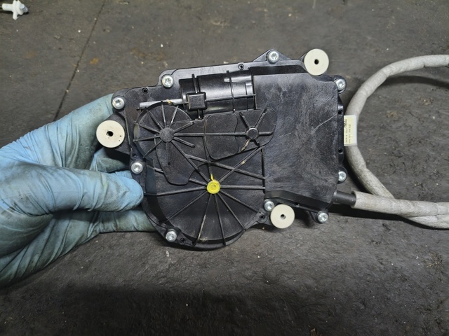 51247191213 BMW Мотор (клапан) дотяжки багажника купить в Киев