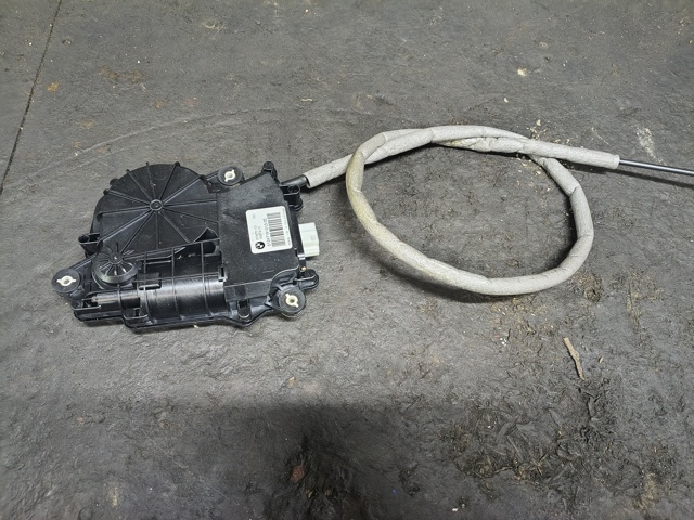 Мотор (клапан) дотяжки багажника 51247191213 BMW
