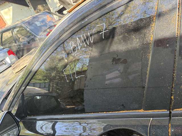 Окно (передней двери) двери 51337182087 BMW