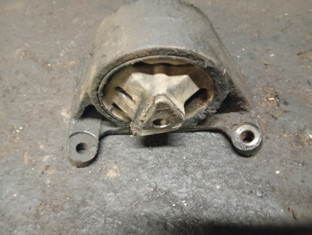 Правая подушка двигателя 52058936 CHRYSLER