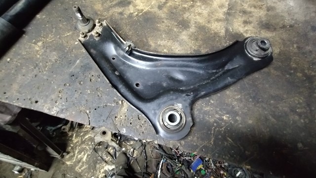 Передний нижний рычаг 545002029R RENAULT