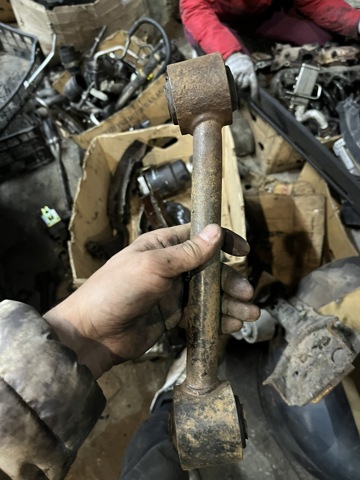 Рычаг задней подвески продольный 551200F000 NISSAN