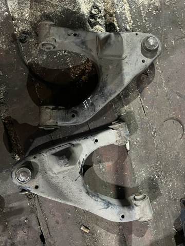 Верхний рычаг задней подвески правый 55501EB300 NISSAN