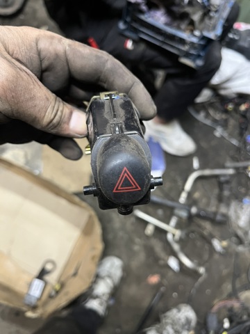 Кнопка аварийной сигнализации 56010158AC CHRYSLER